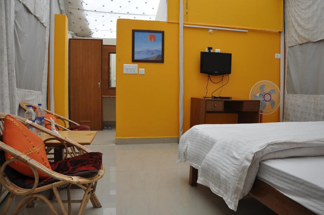 Tatva Bir Tents And Hotel Kangar Eksteriør bilde
